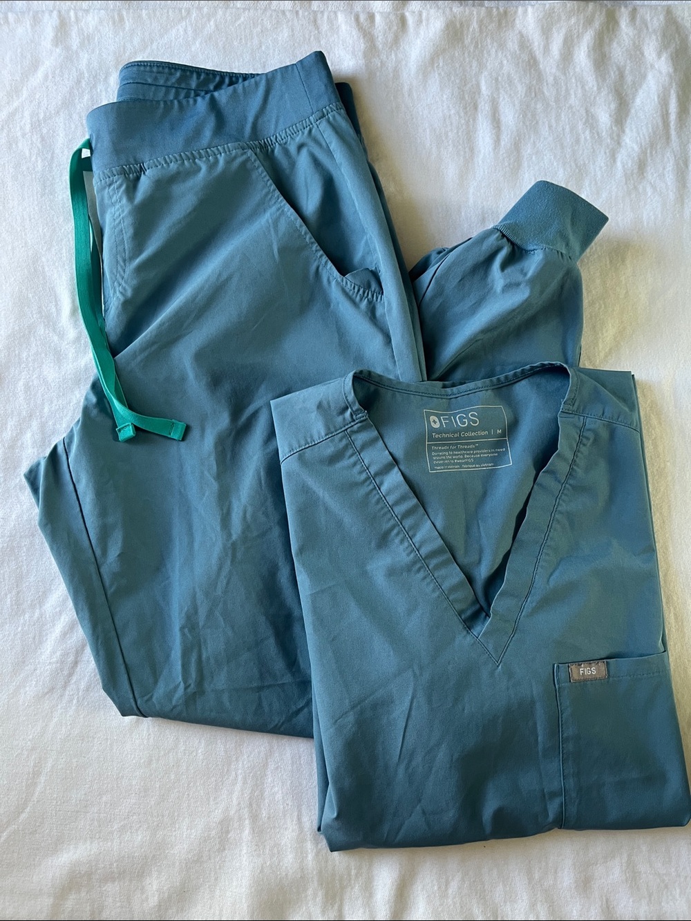 FIGS Scrub Set Cool Blue FREEx Medium